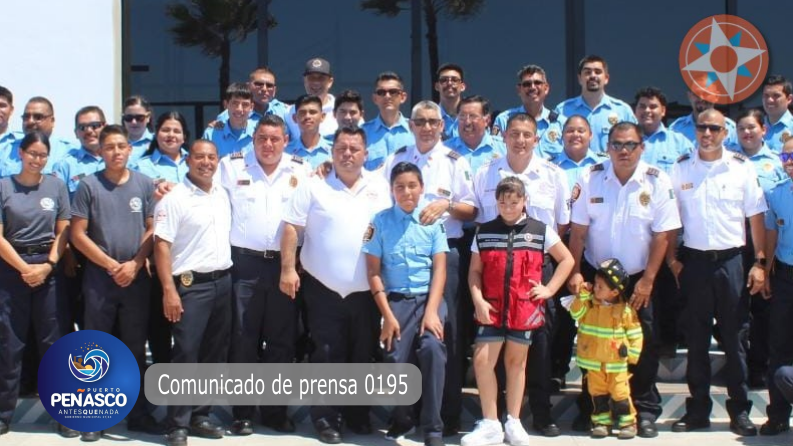 Celebra y reconoce gobierno de Puerto Peñasco a bomberos en su día .